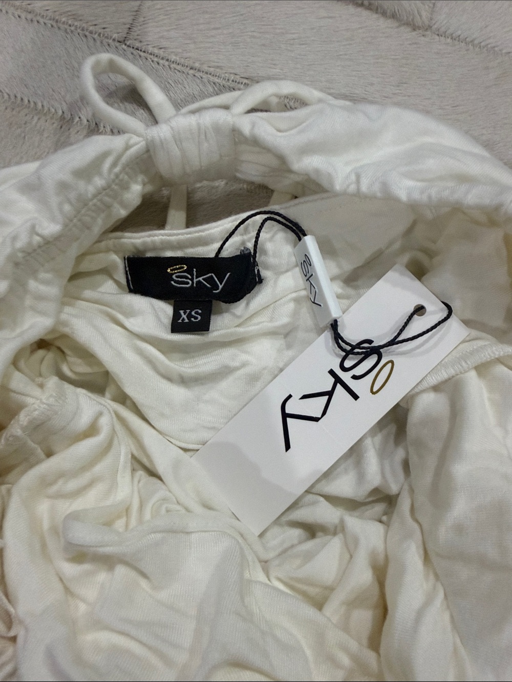 Sky White Romper - Classic Summer Style - Picture 4 of 7